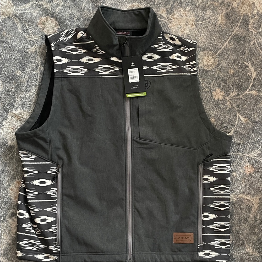 Ariat Vernon 2.0 chimayo softshell vest. XXL charcoal